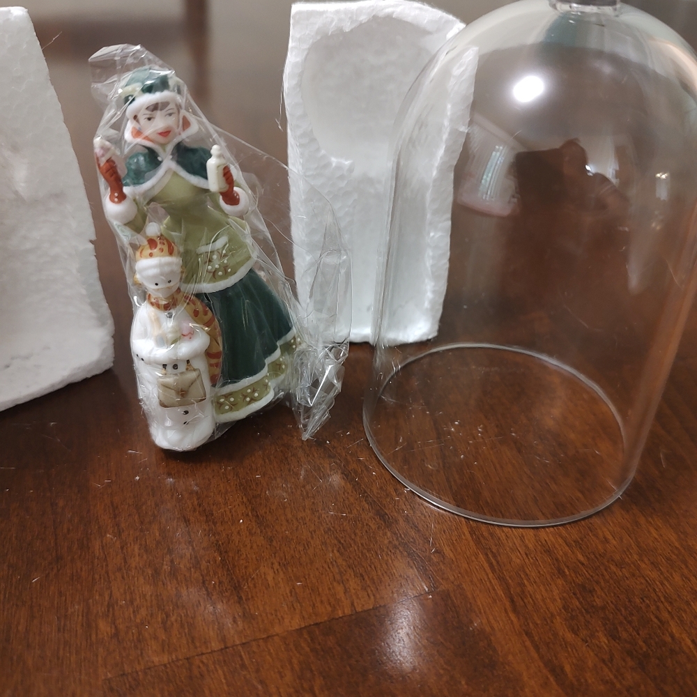 Avon 2003 Mrs. Albee  Miniature